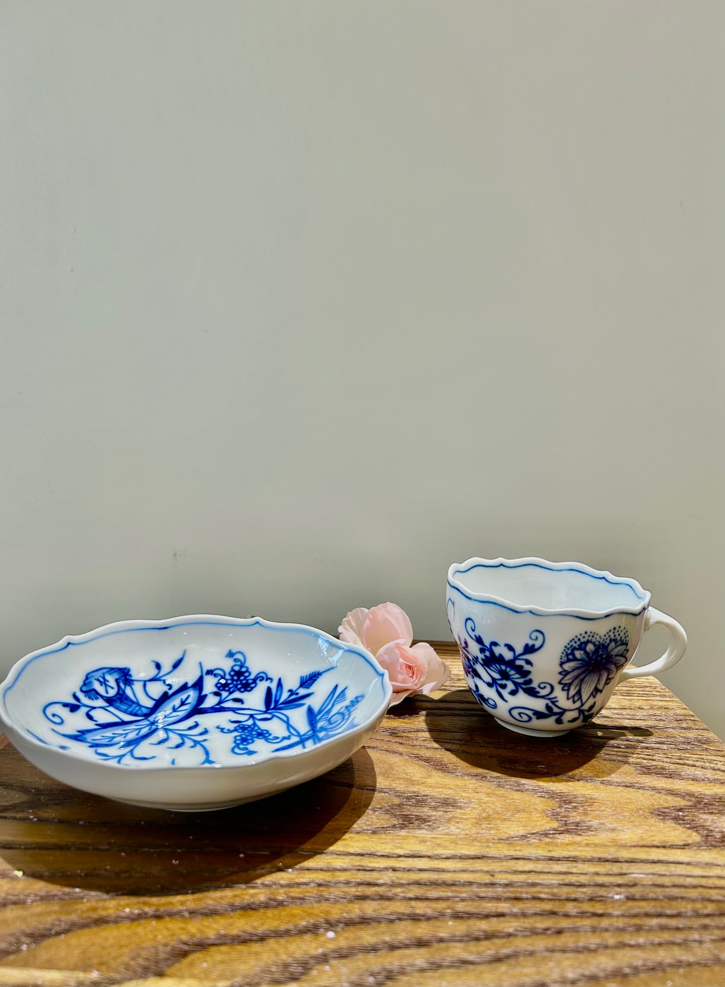 Meissen “Blue Onion” Coffee Cup and Saucer – Hand-Painted Porcelain Classic