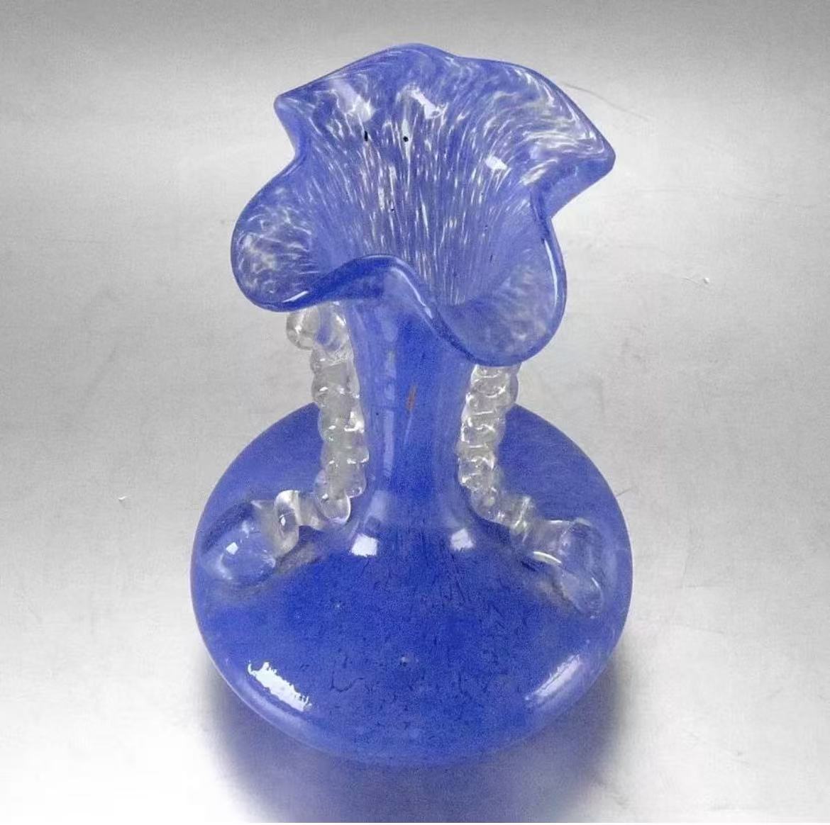 Murano Blue Table Vase – Small but Refined, with Clear Swirl Detail