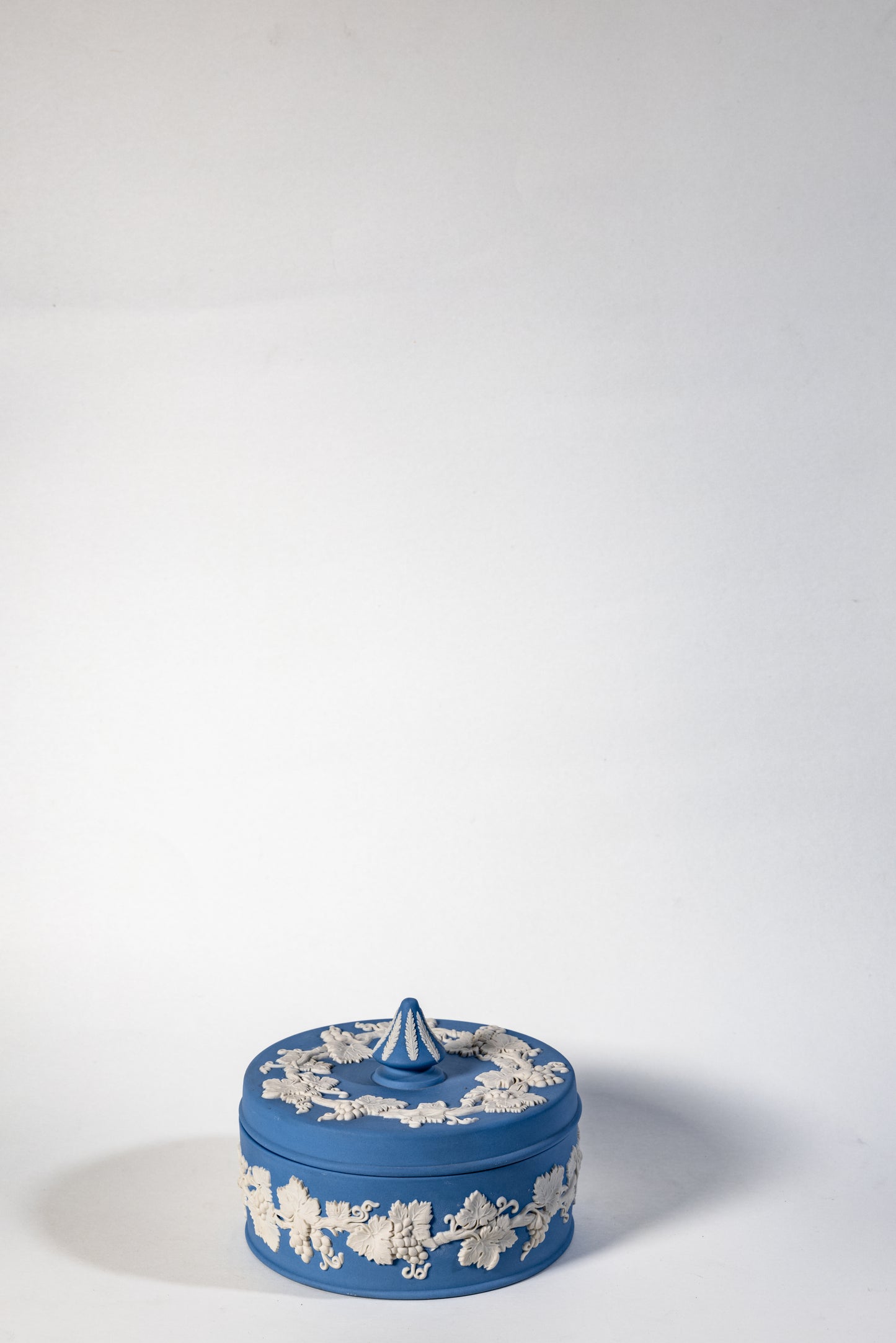 Wedgwood Blue Jasperware Lidded Storage Jar – Classical Relief Motif · Neoclassical Elegance