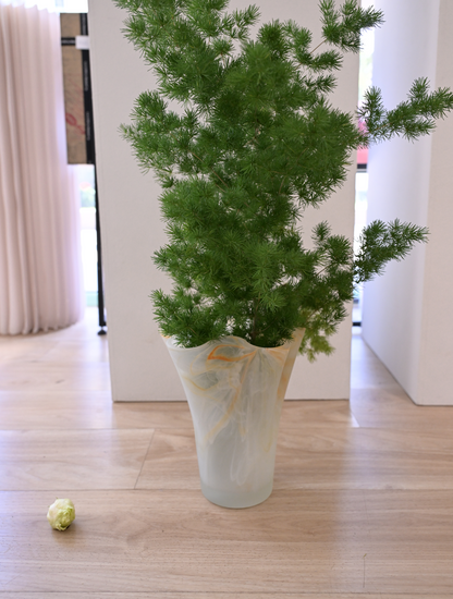 Opalescent Marble-Textured Petal Vase – Sculptural Elegance in Glass