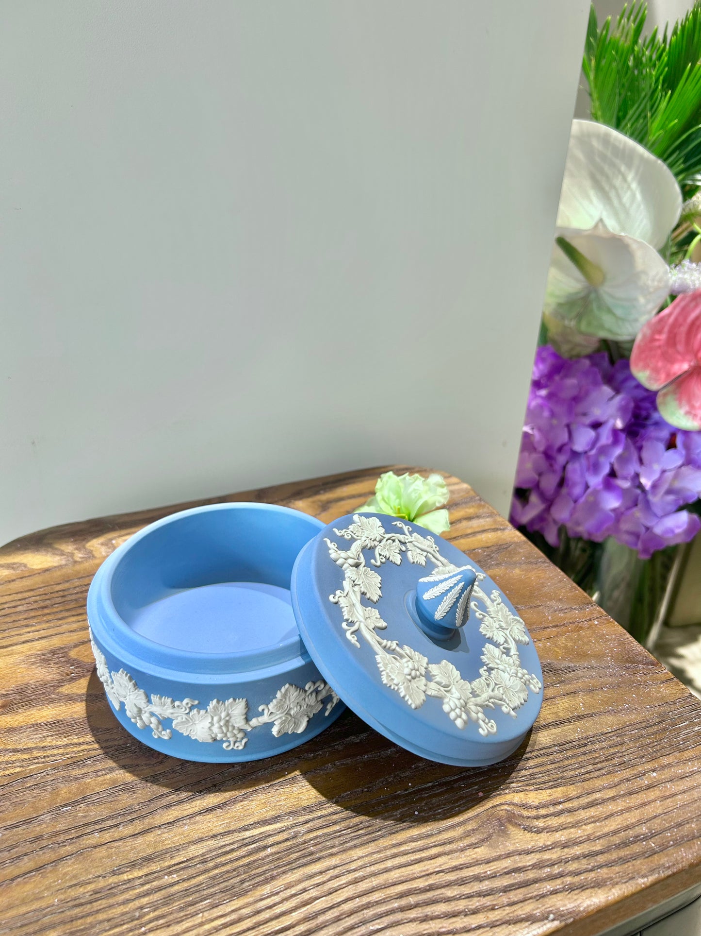 Wedgwood Blue Jasperware Lidded Storage Jar – Classical Relief Motif  · Neoclassical Elegance