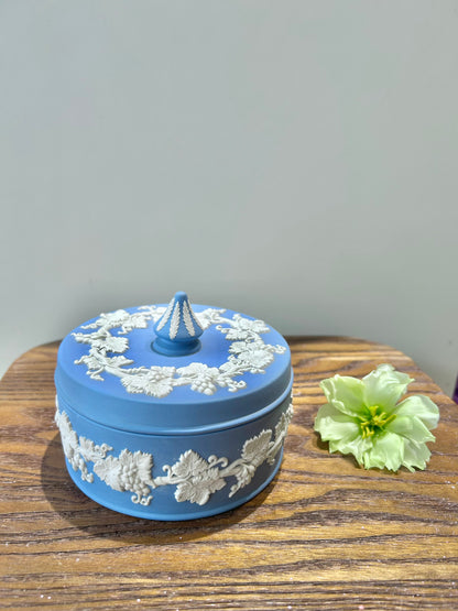 Wedgwood Blue Jasperware Lidded Storage Jar – Classical Relief Motif  · Neoclassical Elegance