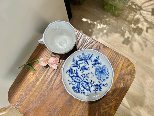 Meissen “Blue Onion” Coffee Cup and Saucer – Hand-Painted Porcelain Classic