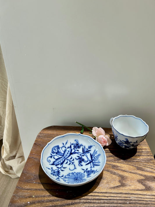 Meissen “Blue Onion” Coffee Cup and Saucer – Hand-Painted Porcelain Classic