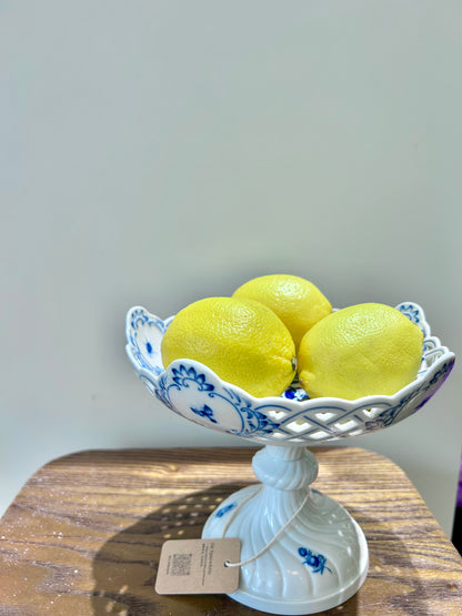Meissen Blue and White Reticulated Pedestal cake plate /Cake stand with Insect Motif, c.1850s