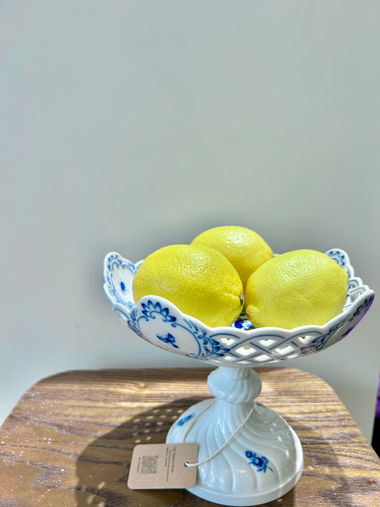 Meissen Blue and White Reticulated Pedestal cake plate /Cake stand with Insect Motif, c.1850s