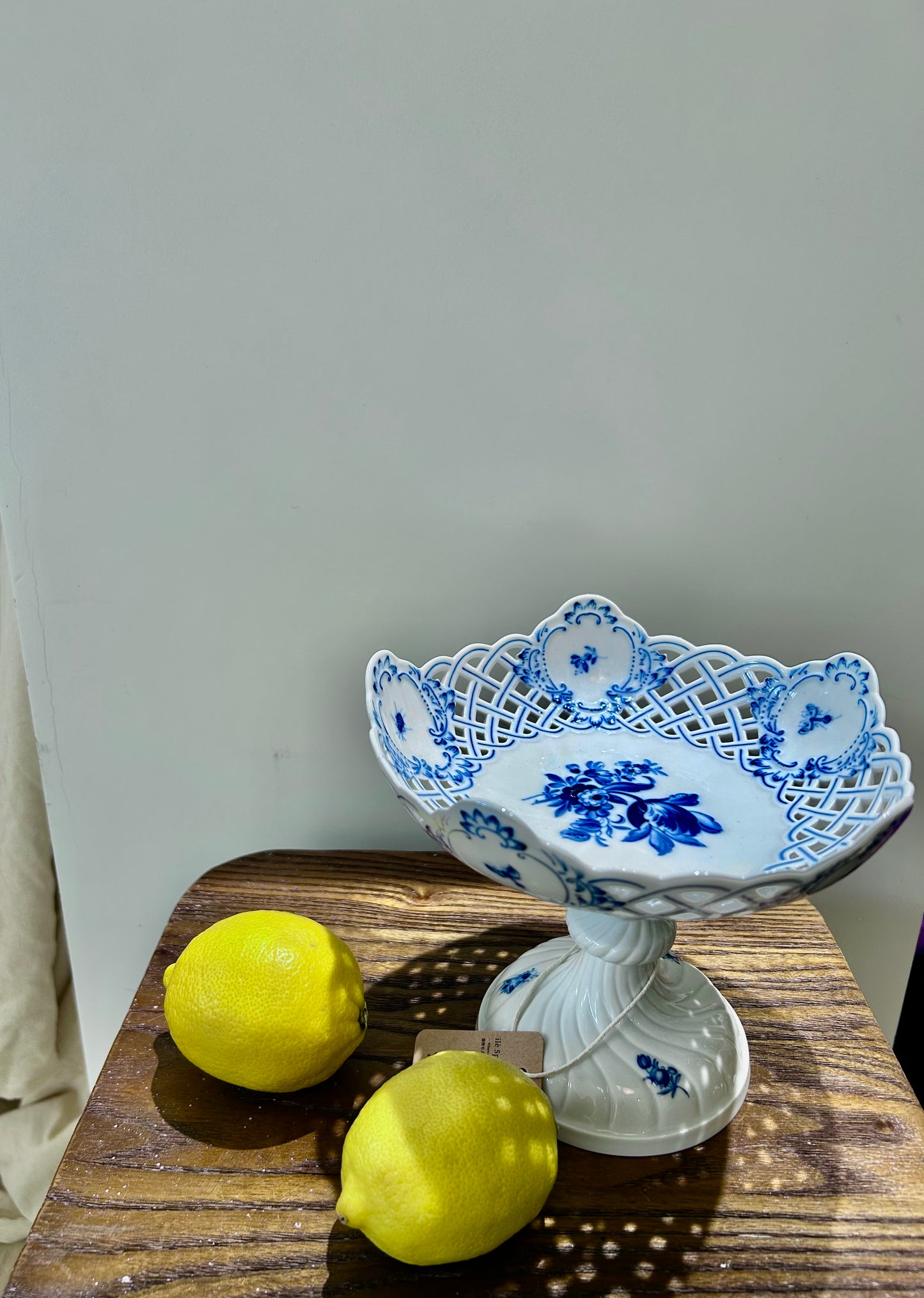 Meissen Blue and White Reticulated Pedestal cake plate /Cake stand with Insect Motif, c.1850s