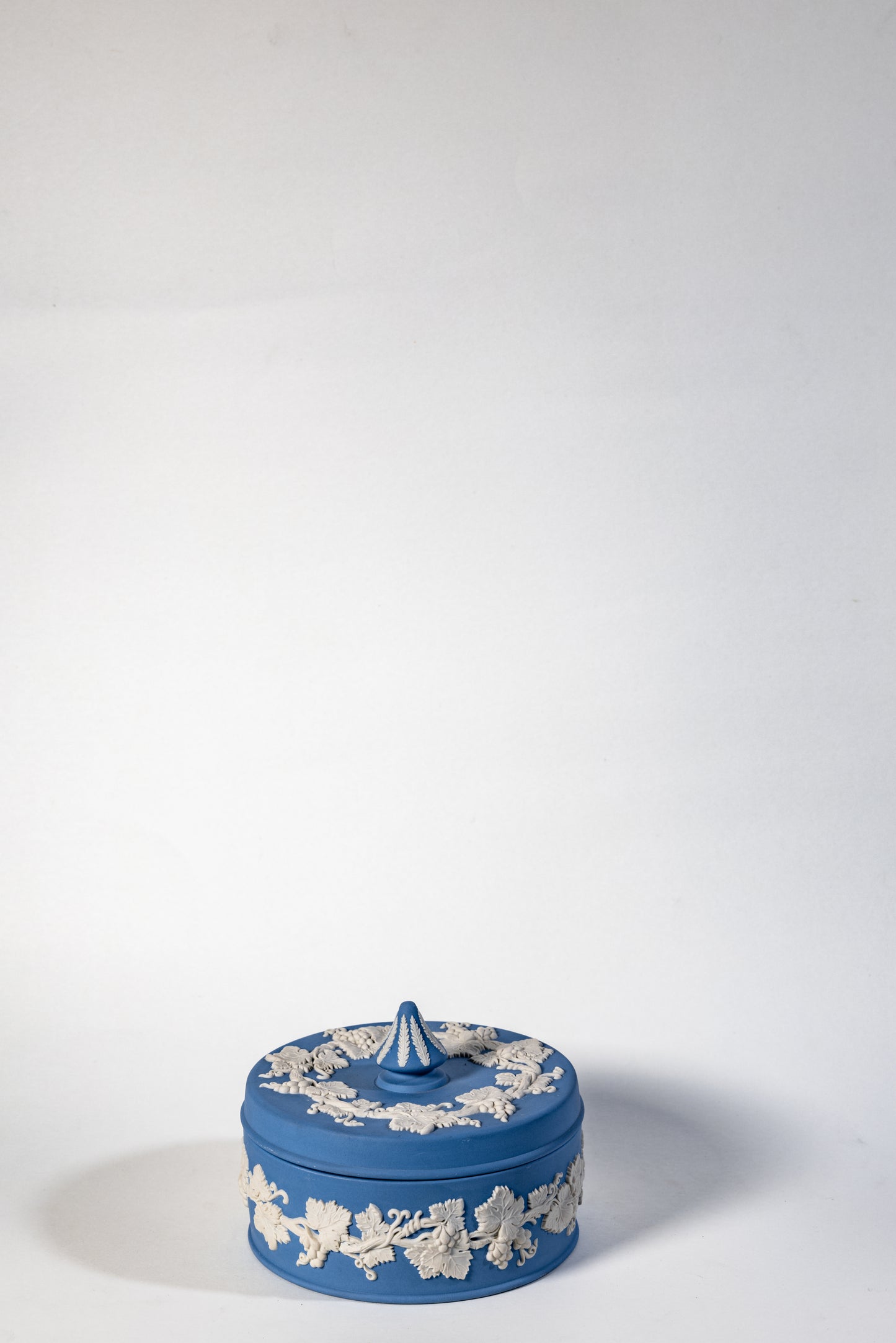 Wedgwood Blue Jasperware Lidded Storage Jar – Classical Relief Motif  · Neoclassical Elegance