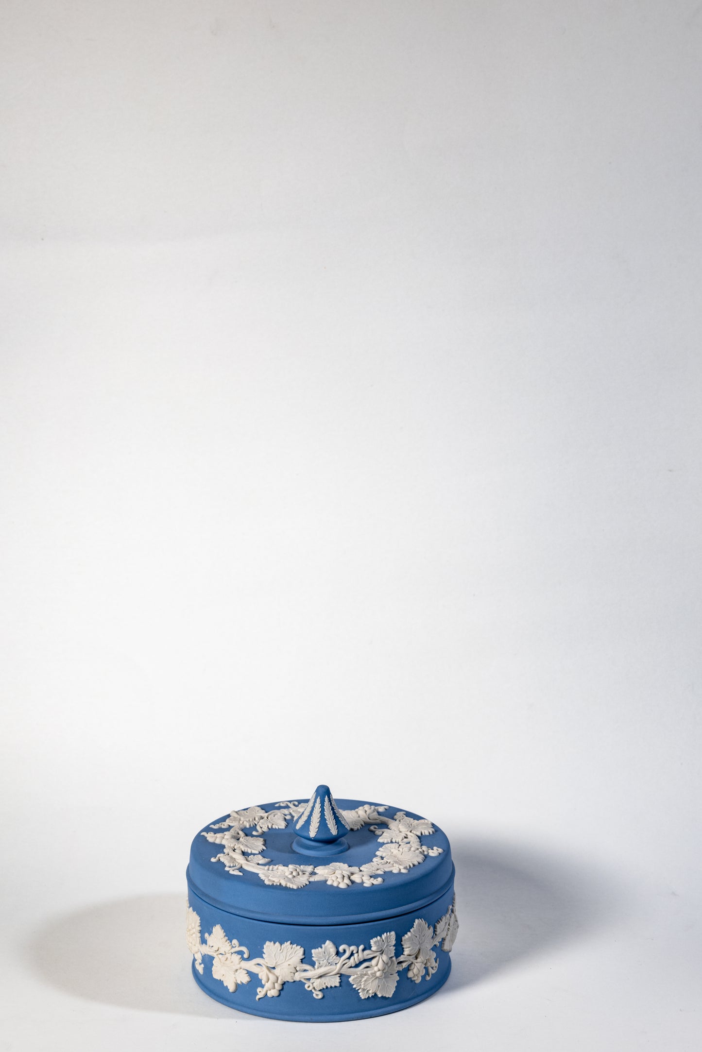 Wedgwood Blue Jasperware Lidded Storage Jar – Classical Relief Motif  · Neoclassical Elegance