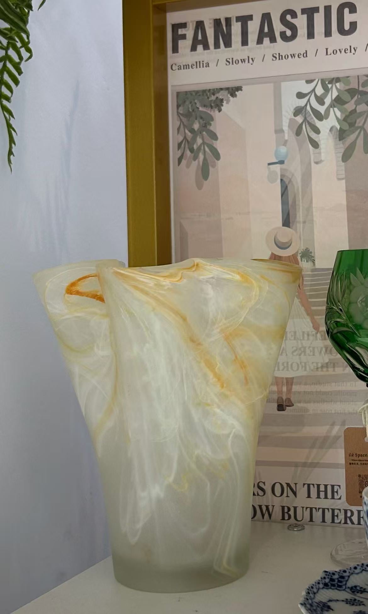 Opalescent Marble-Textured Petal Vase – Sculptural Elegance in Glass